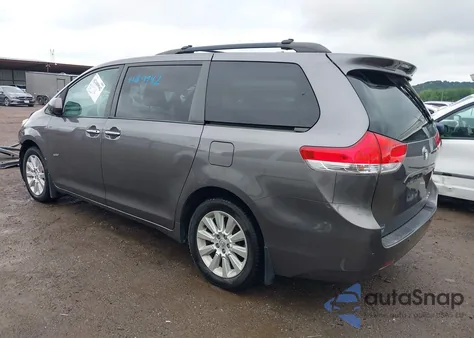 2014 Toyota Sienna Xle 7 Passenger z USA, uszkodzony, nr VIN 5TDDK3DC2ES083680